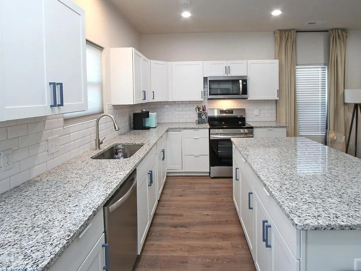 Modern Ranch Fenced Backyard - 6 Mins To South End Villa Charlotte Feriehus