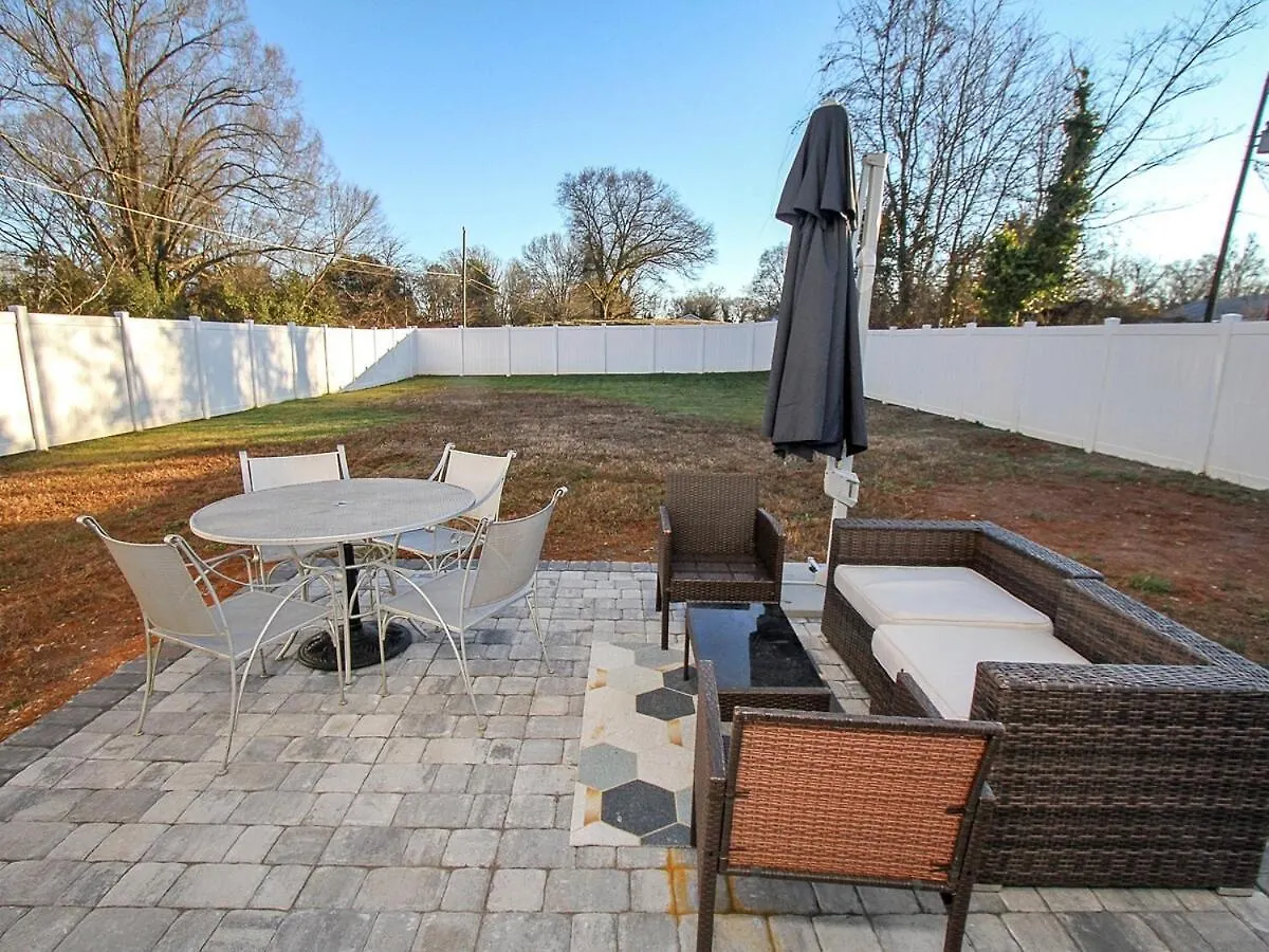 Modern Ranch Fenced Backyard - 6 Mins To South End Villa Charlotte Feriehus
