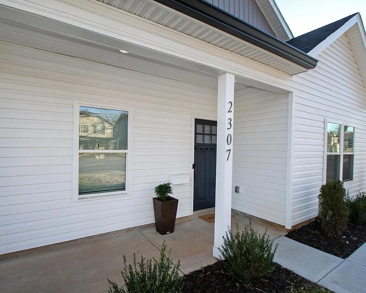 Modern Ranch Fenced Backyard - 6 Mins To South End Villa Charlotte Feriehus